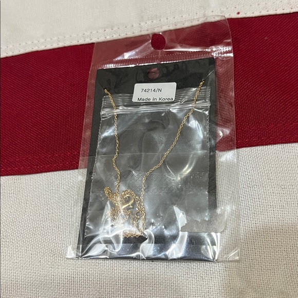 Gold color ‘Bae' Necklace - Picture 3 of 11